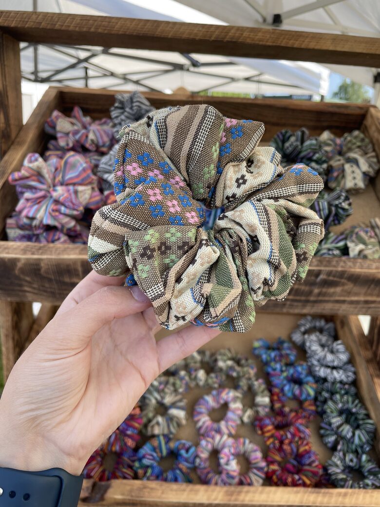 Tautiskā matu gumija - bēši zaļganajos toņos, 3 izmēri